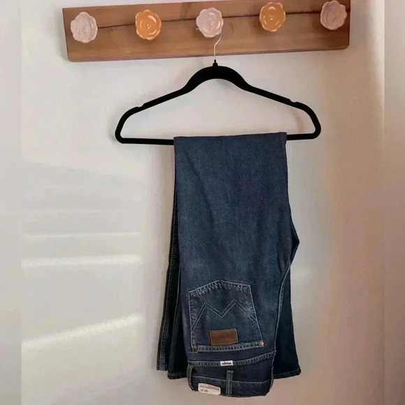 Brand new wrangler jeans dark wash high waisted flare bootcut style size 28x34! - Picture 1 of 11